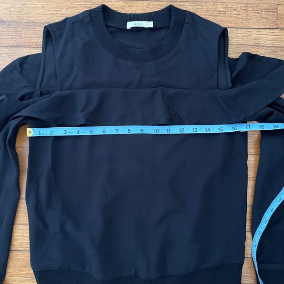 A.L.C Lindsey Black Cold Shoulder Ruffle Top Size 2 - Picture 5 of 7